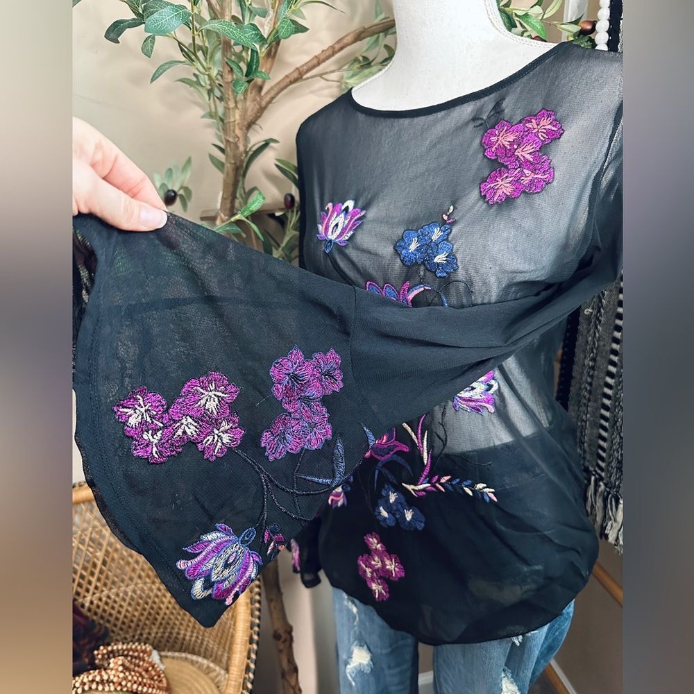 Thalia Sodi Sheer Mesh Floral Embroidered Bell Sleeve Top Medium - Picture 5 of 9